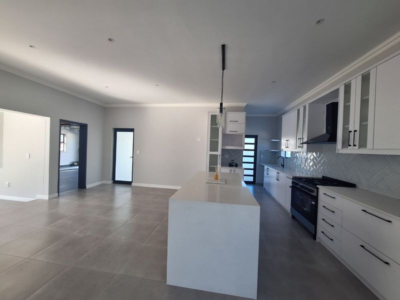 3 Bedroom, 2 Bathroom House for Sale in Shelley Point - St Helena Bay - Photo 5