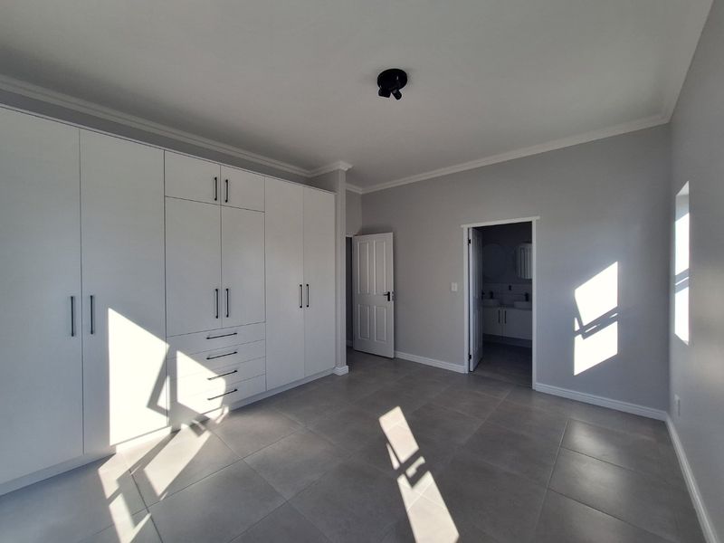 3 Bedroom, 2 Bathroom House for Sale in Shelley Point - St Helena Bay - Photo 9