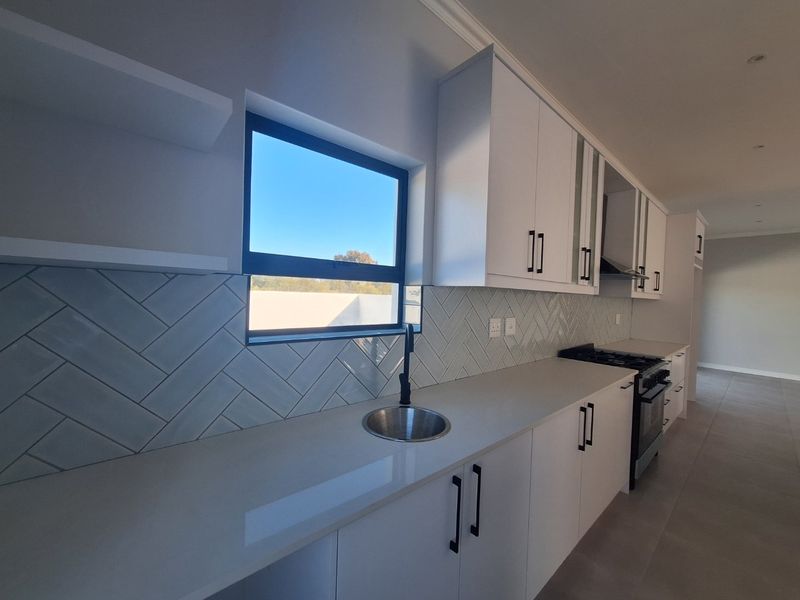 3 Bedroom, 2 Bathroom House for Sale in Shelley Point - St Helena Bay - Photo 4