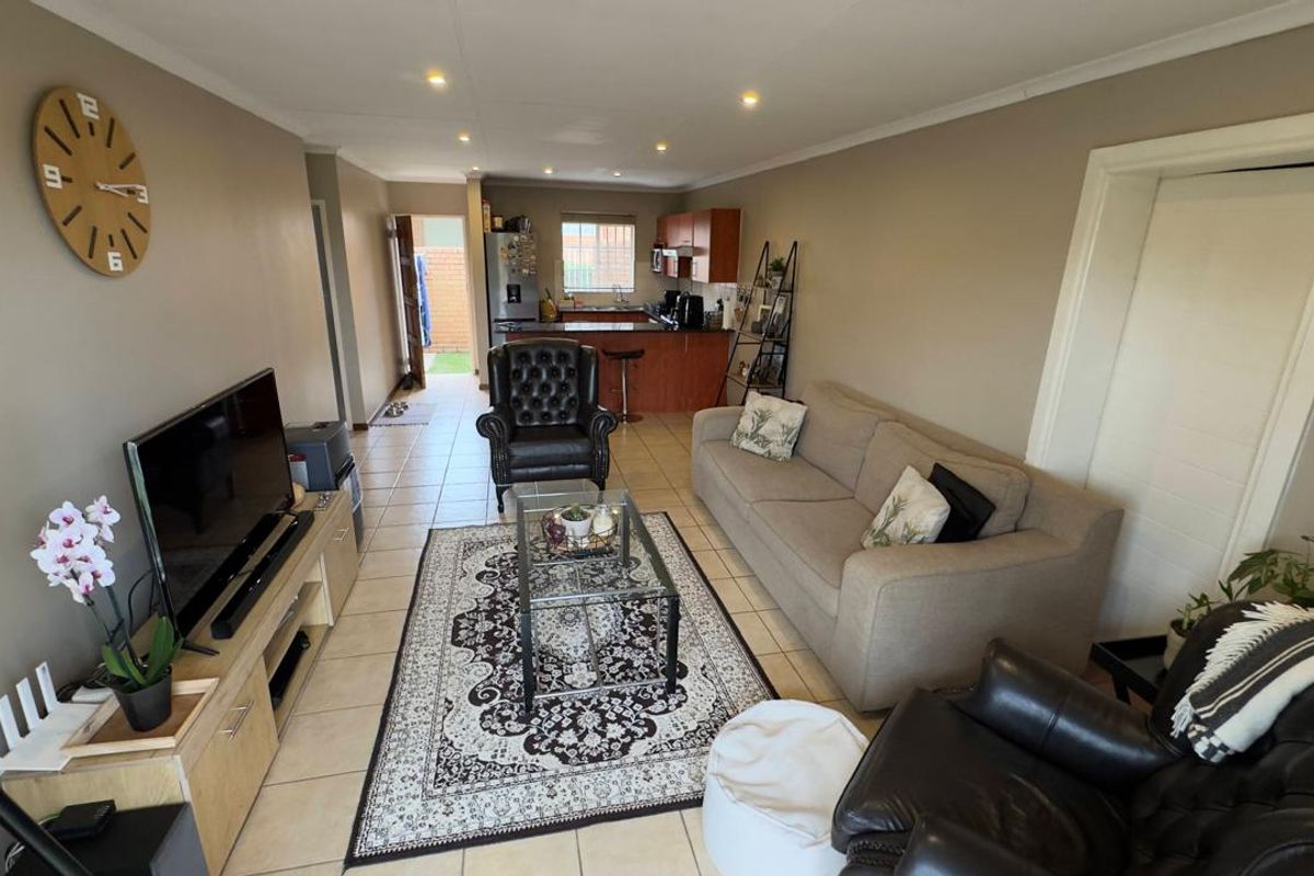 2 Bedroom 1 Bathroom Townhouse - Photo 3