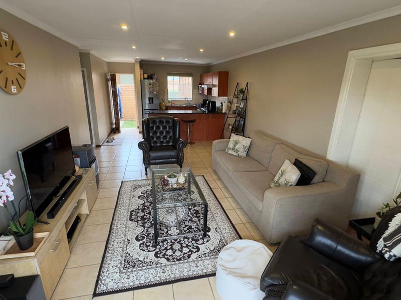 2 Bedroom 1 Bathroom Townhouse - Photo 3