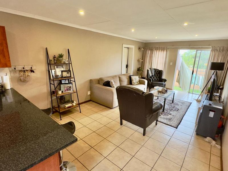 2 Bedroom 1 Bathroom Townhouse - Photo 5