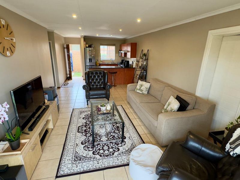 2 Bedroom 1 Bathroom Townhouse - Photo 4