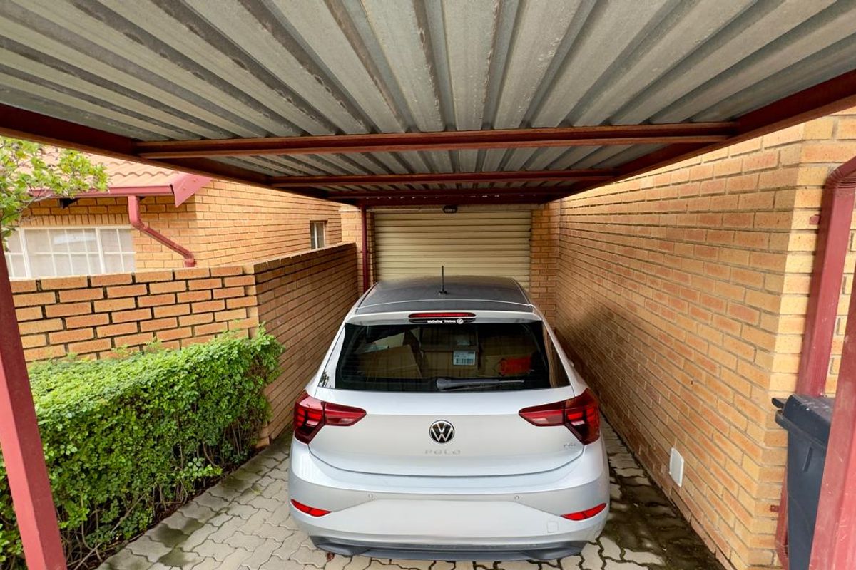 2 Bedroom 1 Bathroom Townhouse - Photo 2