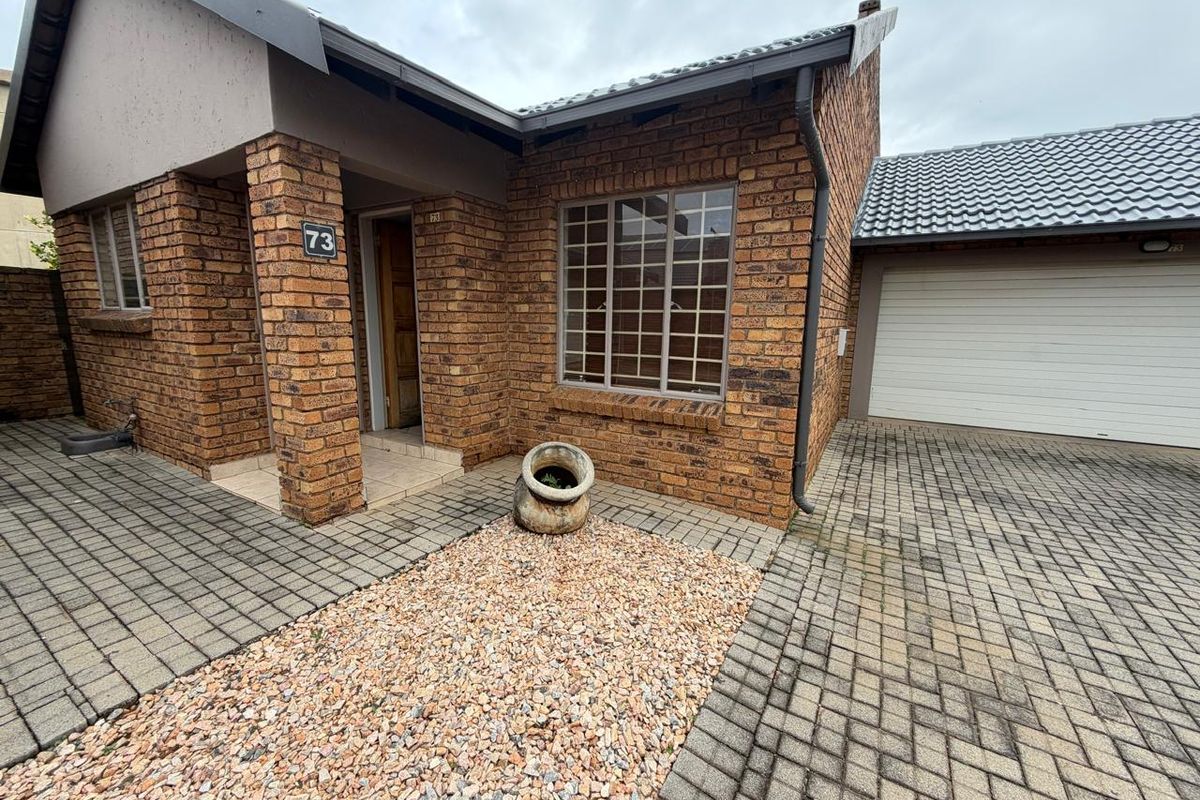 2 Bedroom 2 Bathroom Townhouse Rooihuiskraal North - Photo 2