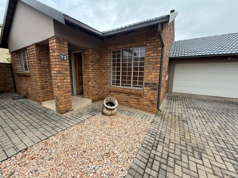 2 Bedroom 2 Bathroom Townhouse Rooihuiskraal North - Photo 2