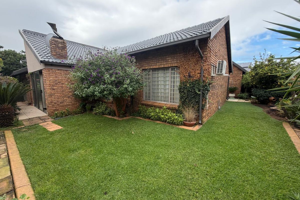 2 Bedroom 2 Bathroom Townhouse Rooihuiskraal North - Photo 4