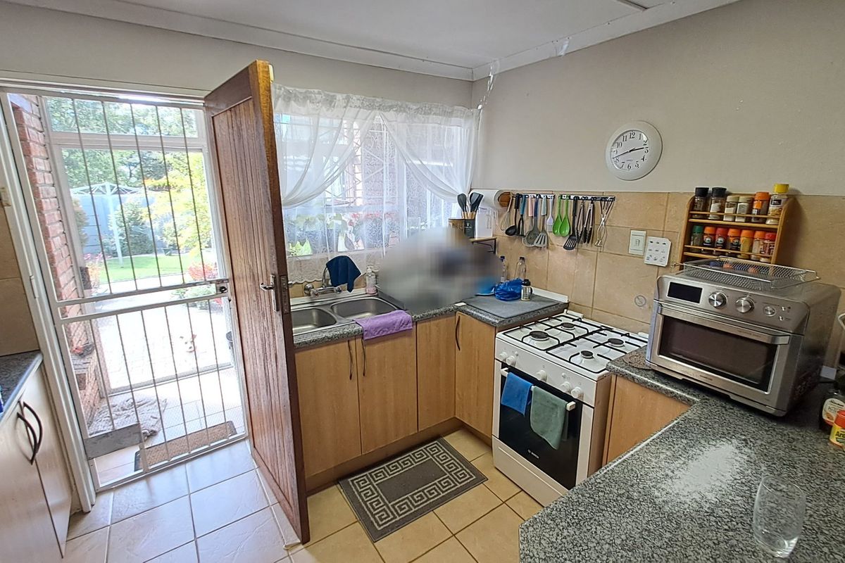 Duet in popular suburb, Bloemfontein - Photo 5