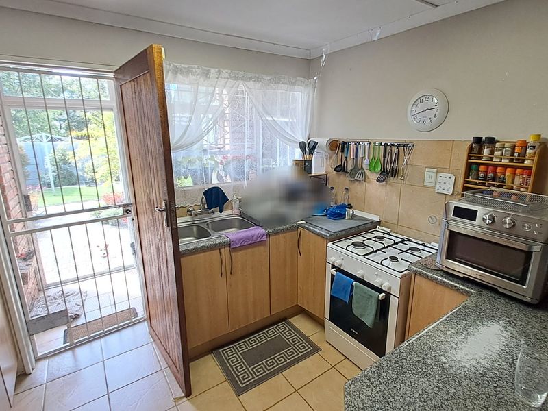 Duet in popular suburb, Bloemfontein - Photo 5