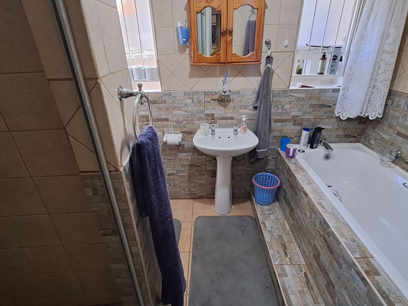 Duet in popular suburb, Bloemfontein - Photo 10