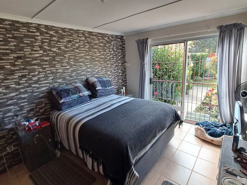 Duet in popular suburb, Bloemfontein - Photo 9