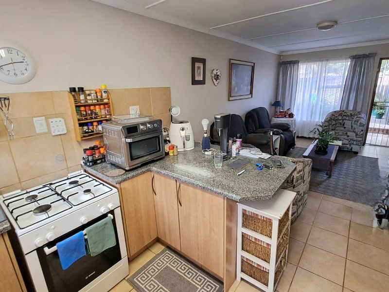 Duet in popular suburb, Bloemfontein - Photo 6
