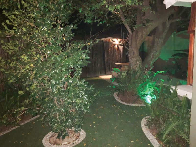 Stunning, Cosy, Eclectic Very Spacious Fully Furnished Beautiful Garden Views Cottage Water and Wi-fi Included=Prepaid Electricity-Cat Pet Friendly - Photo 2