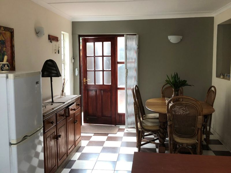 Stunning, Cosy, Eclectic Very Spacious Fully Furnished Beautiful Garden Views Cottage Water and Wi-fi Included=Prepaid Electricity-Cat Pet Friendly - Photo 7