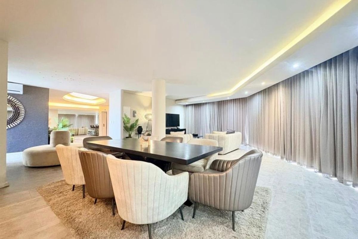 Skyline Masterpiece: 454m2 Ultra-Luxury Penthouse with Iconic Table Mountain & Ocean Views  - Photo 5