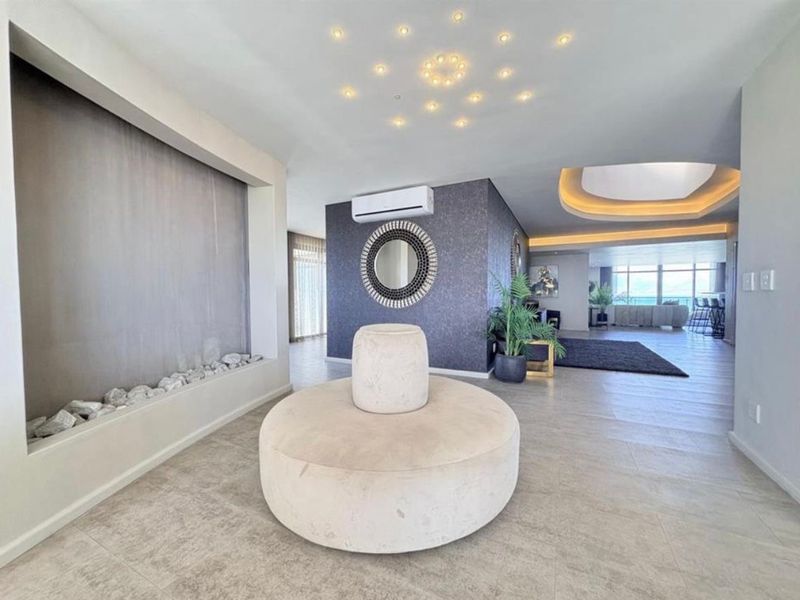 Skyline Masterpiece: 454m2 Ultra-Luxury Penthouse with Iconic Table Mountain & Ocean Views  - Photo 9