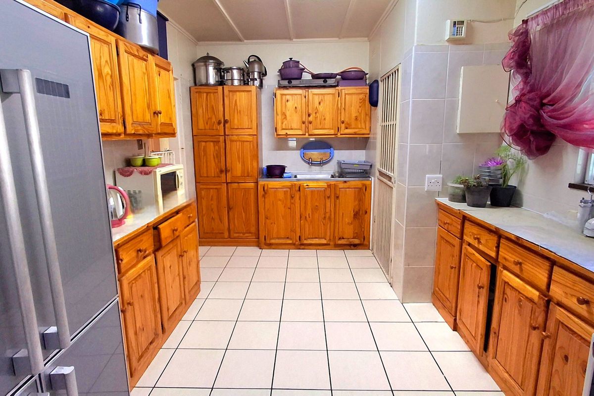 3-Bedroom Family Home for Sale in Sasolburg – Walking Distance to Schools & Town - Photo 4