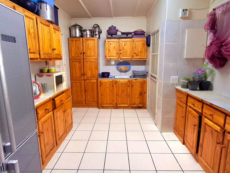 3-Bedroom Family Home for Sale in Sasolburg – Walking Distance to Schools & Town - Photo 4