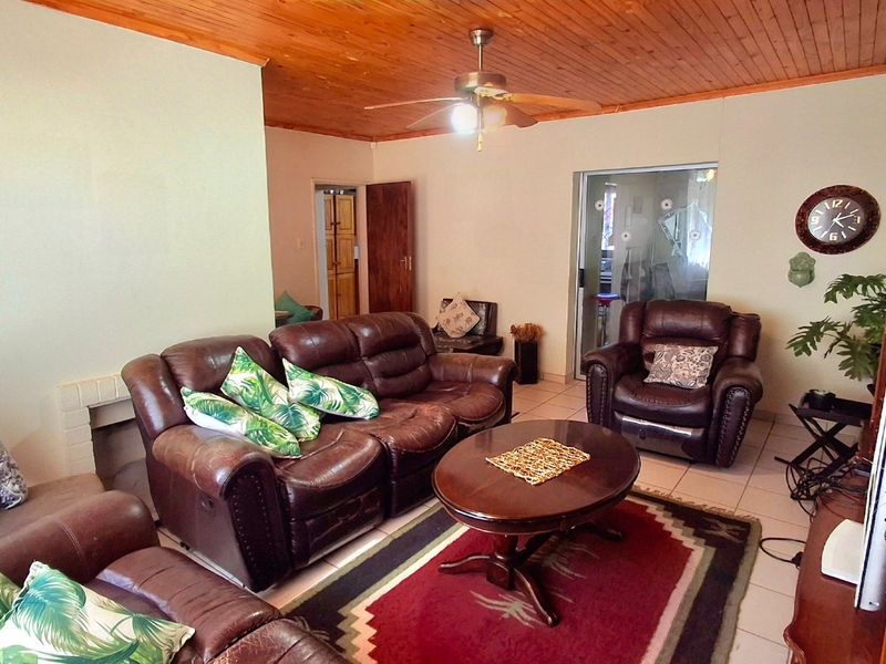 3-Bedroom Family Home for Sale in Sasolburg – Walking Distance to Schools & Town - Photo 5