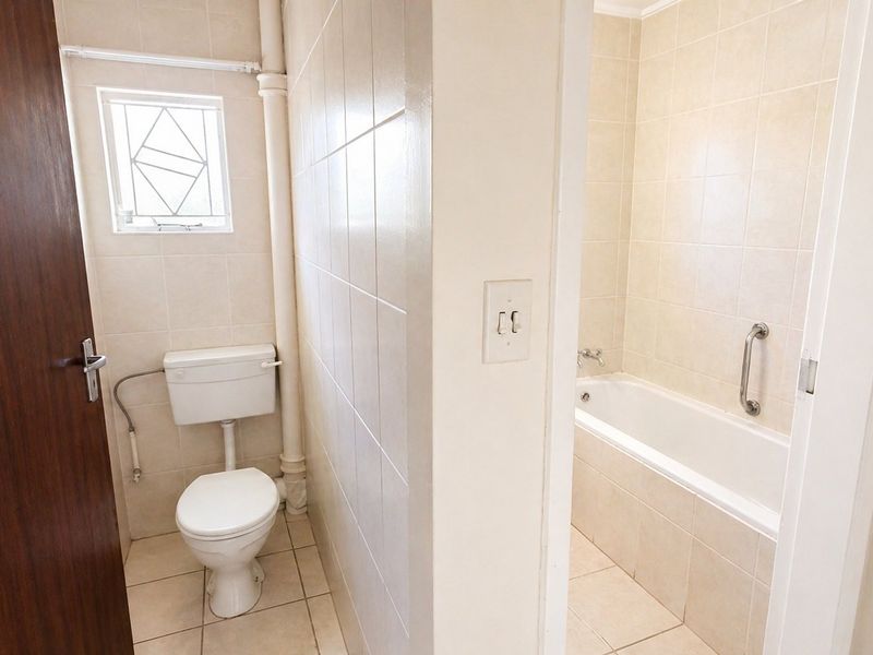 3-Bedroom Family Home for Sale in Sasolburg – Walking Distance to Schools & Town - Photo 10