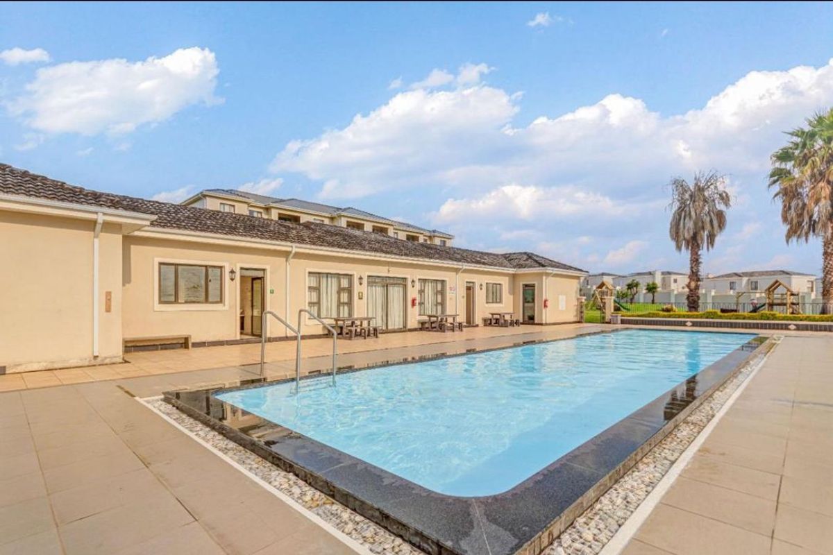 Elegant 3 Bedroom Apartment  in Cedar Acres - Photo 4