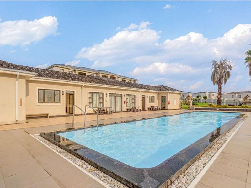 Elegant 3 Bedroom Apartment  in Cedar Acres - Photo 4
