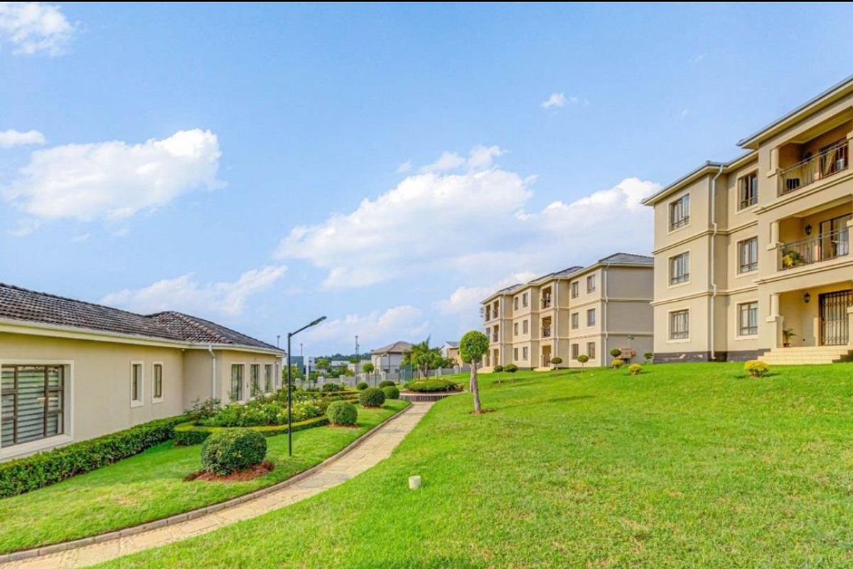 Elegant 3 Bedroom Apartment  in Cedar Acres - Photo 2