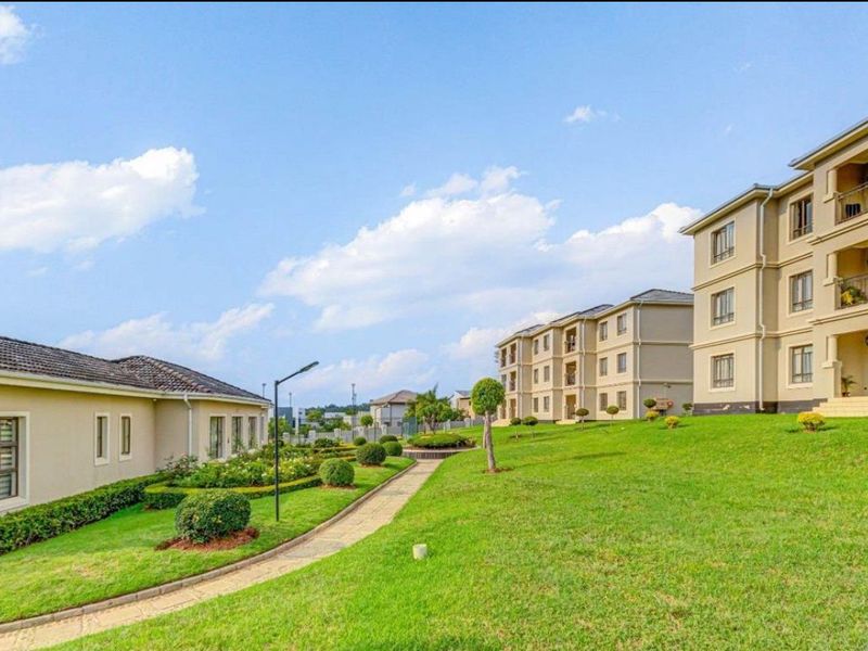 Elegant 3 Bedroom Apartment  in Cedar Acres - Photo 2