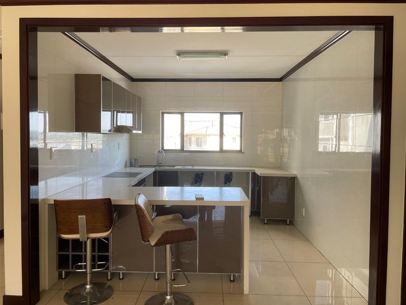 Elegant 3 Bedroom Apartment  in Cedar Acres - Photo 9