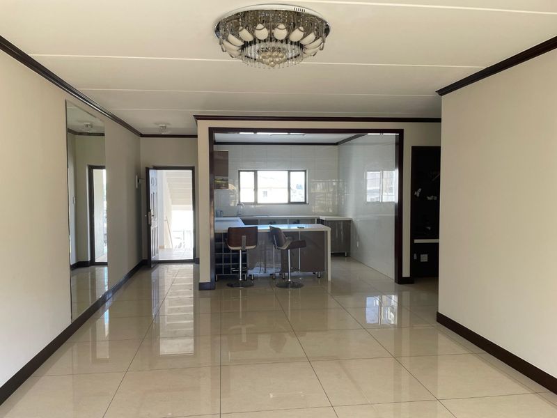 Elegant 3 Bedroom Apartment  in Cedar Acres - Photo 8