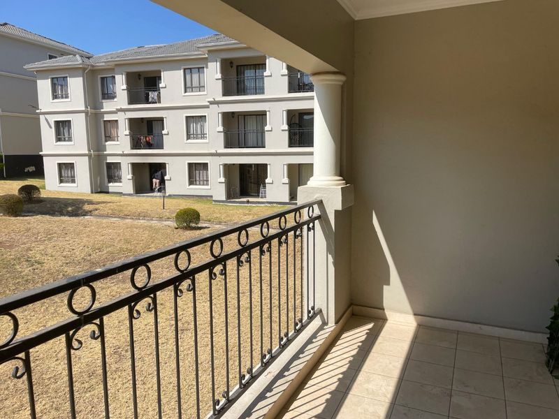 Elegant 3 Bedroom Apartment  in Cedar Acres - Photo 6