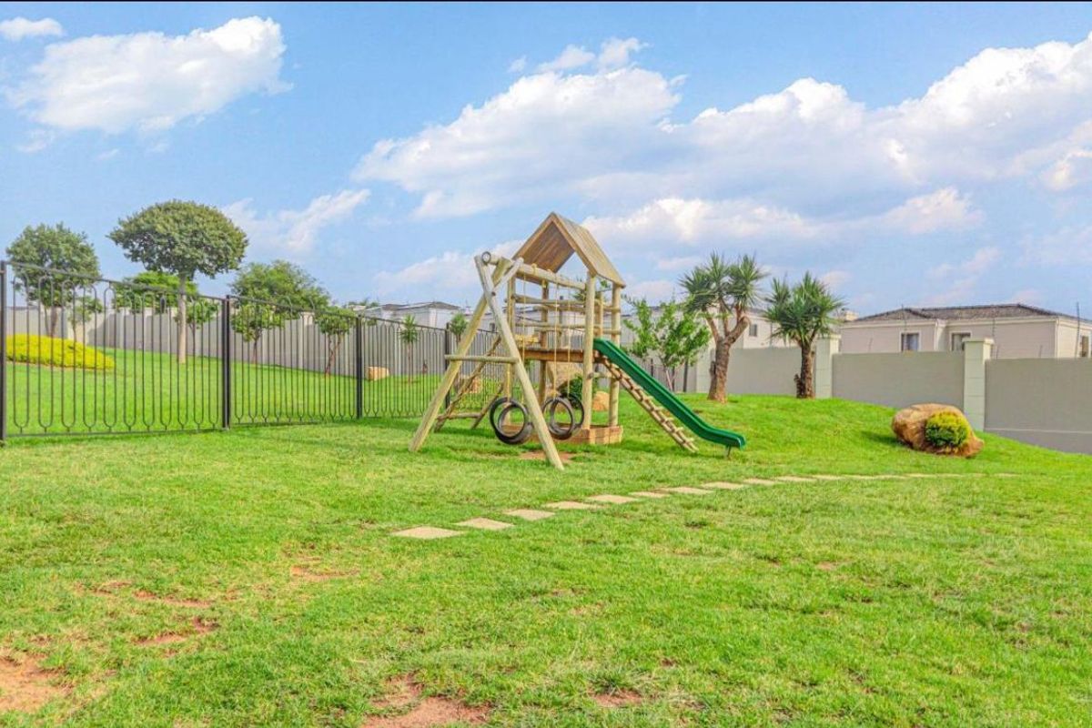 Elegant 3 Bedroom Apartment  in Cedar Acres - Photo 3