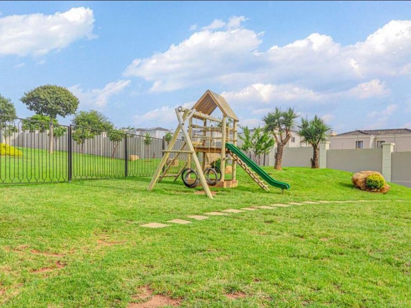 Elegant 3 Bedroom Apartment  in Cedar Acres - Photo 3