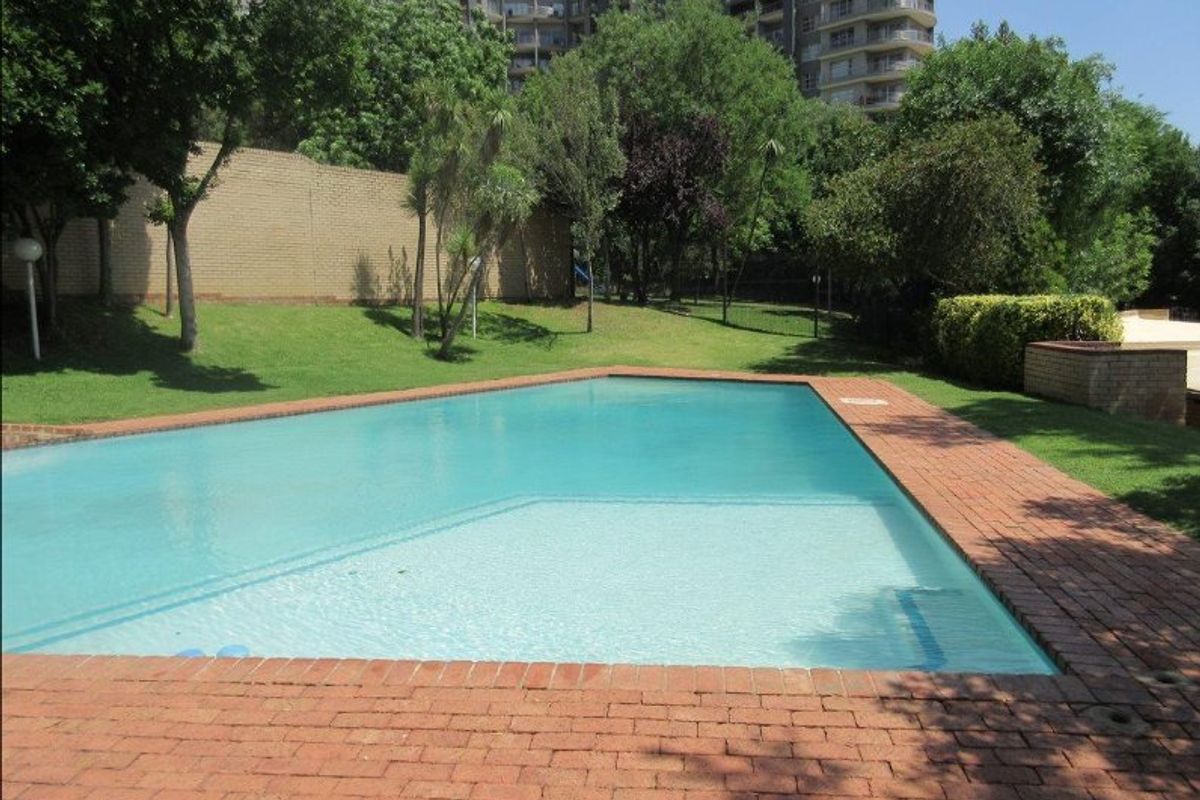 Spacious 3 Bedroom Fully Furnished Ground Floor Apartment - Photo 3