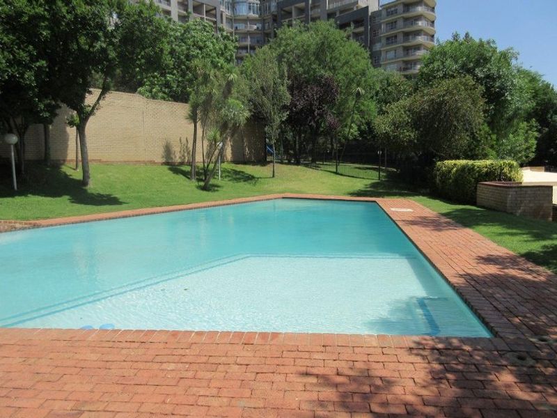 Spacious 3 Bedroom Fully Furnished Ground Floor Apartment - Photo 3