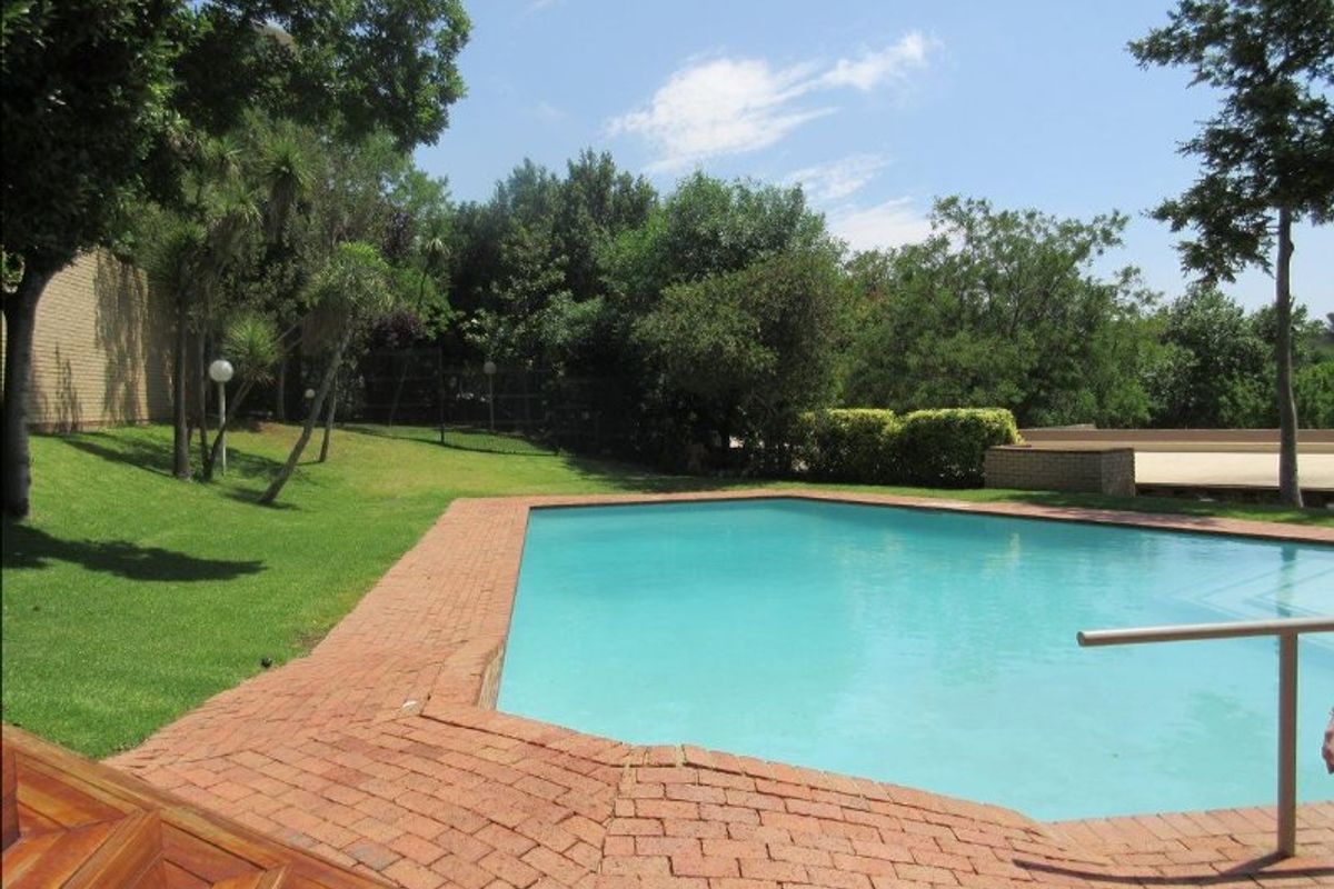 Spacious 3 Bedroom Fully Furnished Ground Floor Apartment - Photo 4