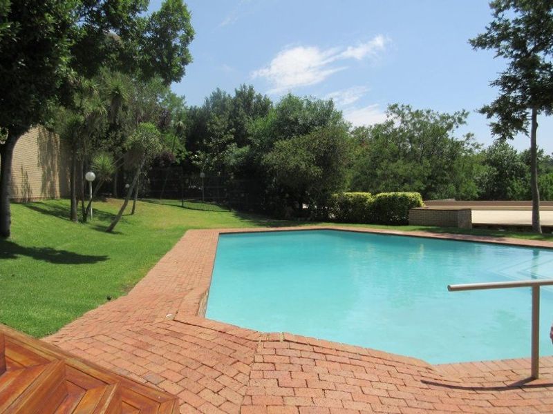 Spacious 3 Bedroom Fully Furnished Ground Floor Apartment - Photo 4