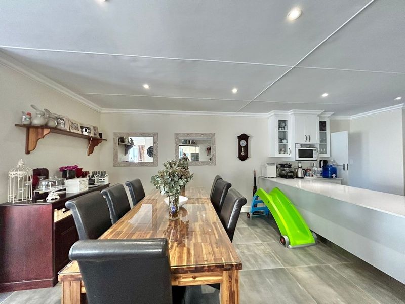 Charming 3 bed home in Fountains Estate Jeffreys Bay - Photo 3