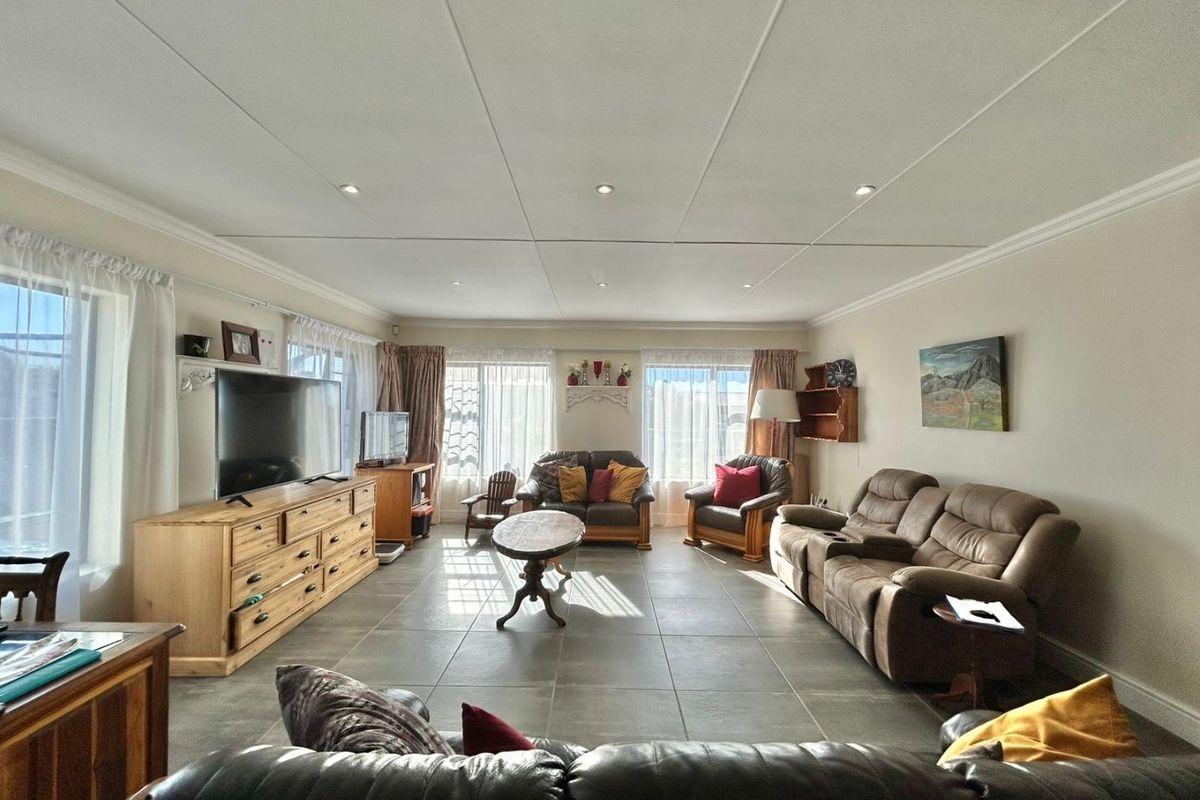 Charming 3 bed home in Fountains Estate Jeffreys Bay - Photo 4