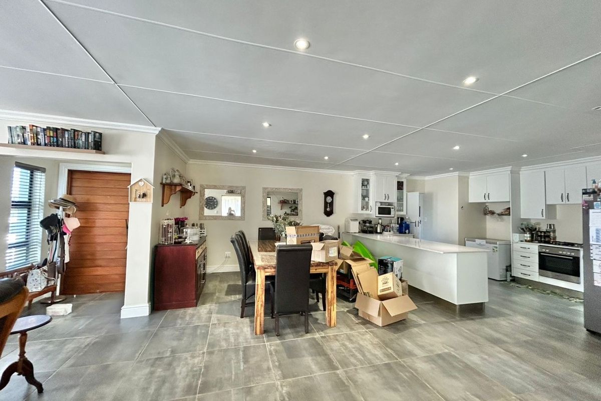 Charming 3 bed home in Fountains Estate Jeffreys Bay - Photo 5
