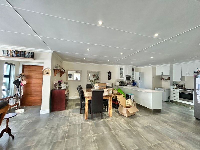 Charming 3 bed home in Fountains Estate Jeffreys Bay - Photo 5