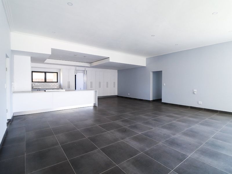 24/7 Security - Photo 5