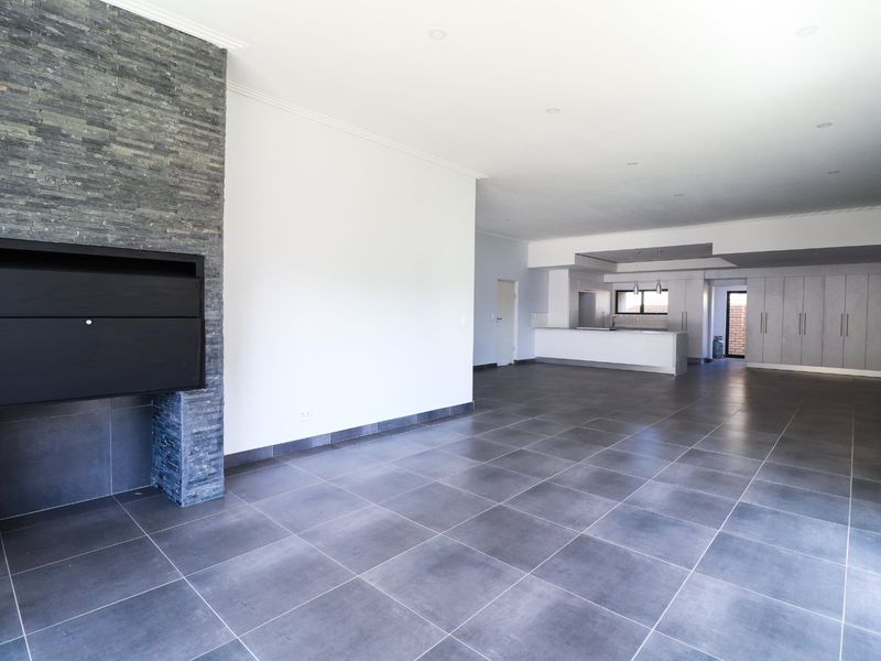 24/7 Security - Photo 9