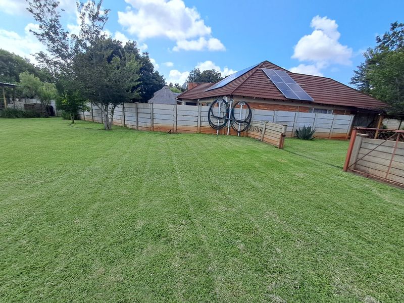 Spacious 5-Bedroom Home with Pool & Extra Features! - Photo 8