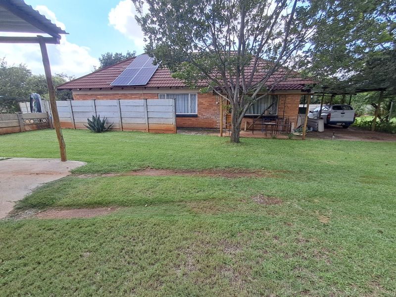 Spacious 5-Bedroom Home with Pool & Extra Features! - Photo 7