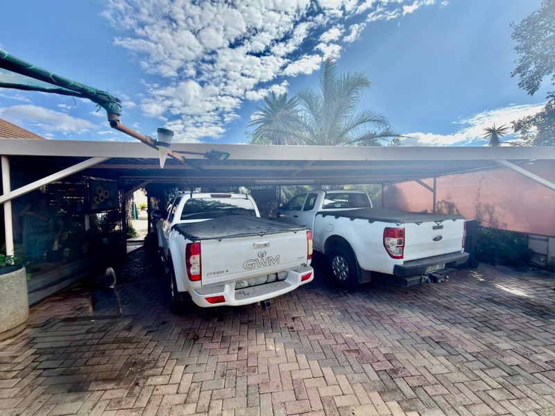 Family home with pool and flatlet in Stilfontein - Photo 3