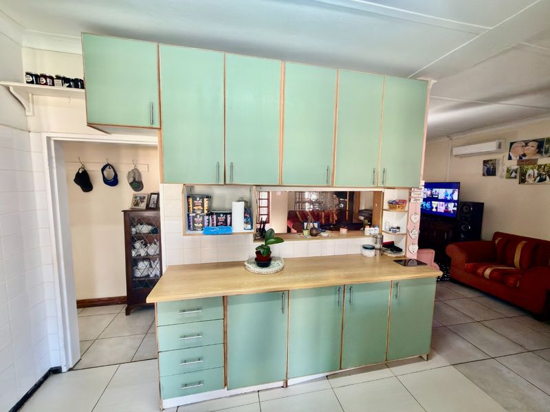 Family home with pool and flatlet in Stilfontein - Photo 7
