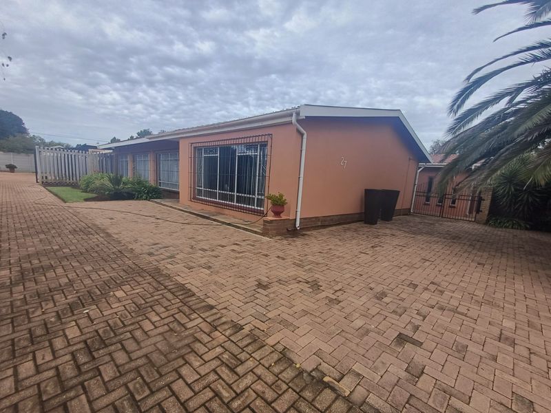 4 Bedroom House for sale in Meiringspark - Photo 4
