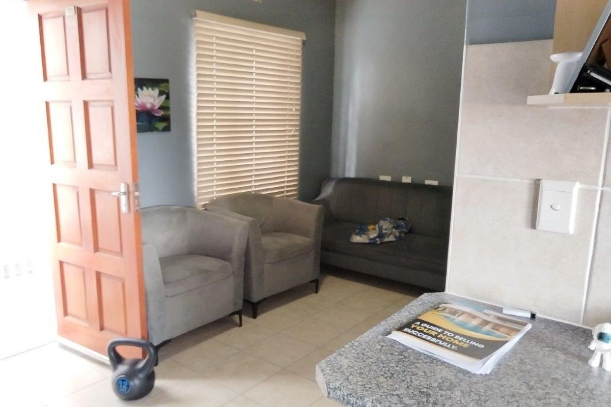 Lovely 2 Bedroom Duplex in Avon Gardens,  Elsies River - Photo 5