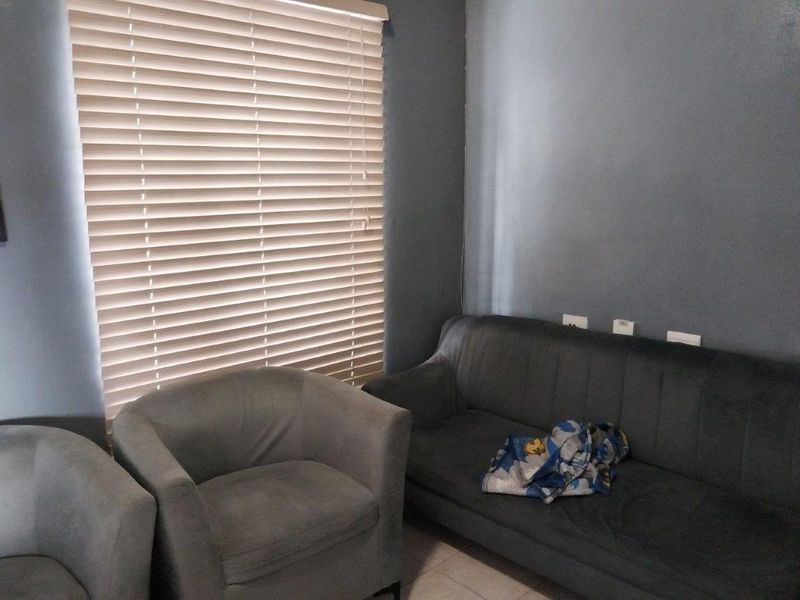Lovely 2 Bedroom Duplex in Avon Gardens,  Elsies River - Photo 4